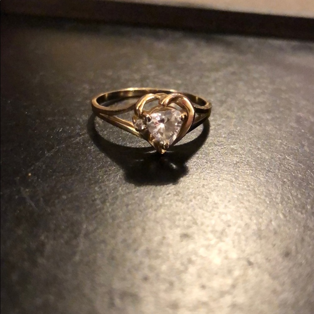 Cubic zirconia gold heart ring